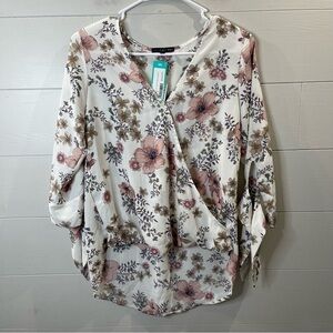 West Kei | New With Tags Stitch Fix Floral Blouse Size XS